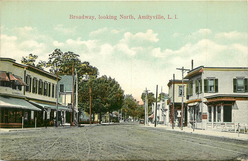 Amityville - NY - Broadway looking North - LI - Long Island - Original Postcard